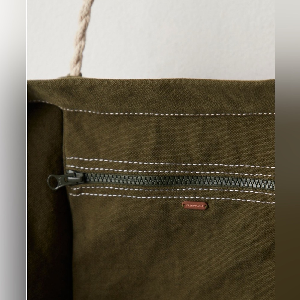 Free People Been there Badge Tote Bag NEW - Picture 5 of 7